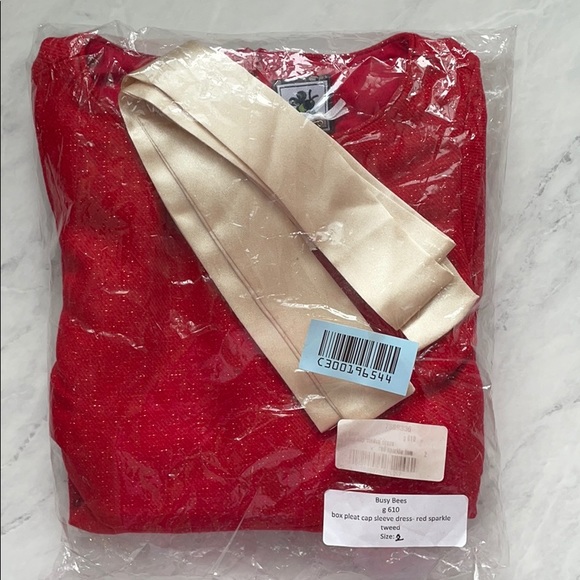 Box pleat cap sleeve dress in red sparkle tweed - Picture 2 of 2